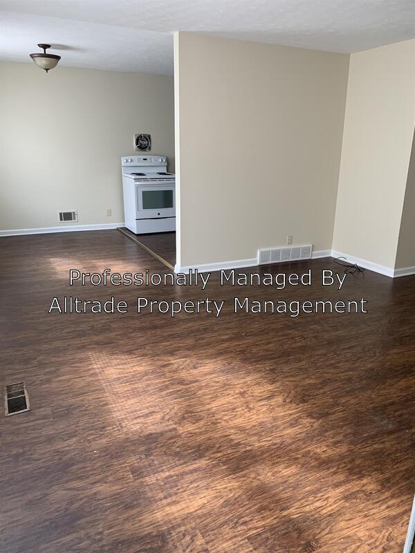 Primary Photo - 2013 Terril Ln