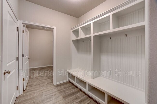 Building Photo - 2421 W Imperial Ct
