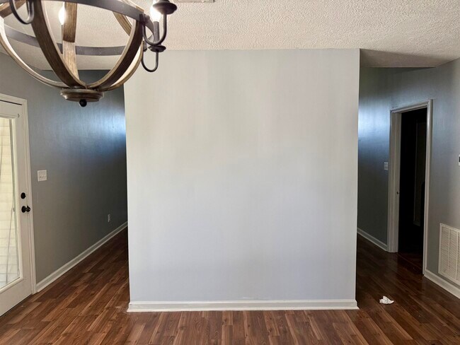 Building Photo - 1001 Aberdeen Dr