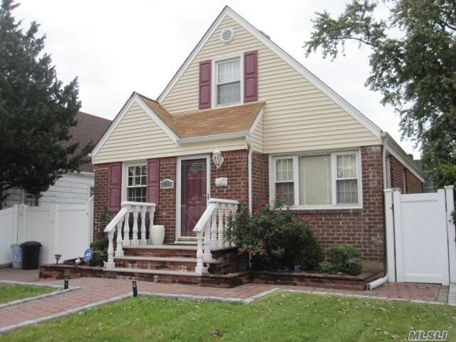Primary Photo - 79-11 Langdale St