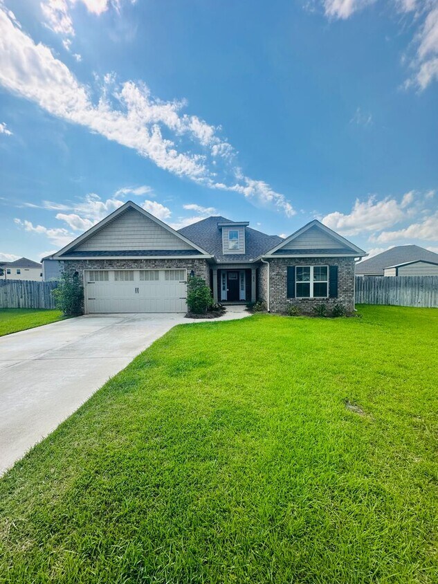 Foto principal - Full Brick 4 bedroom - Great location