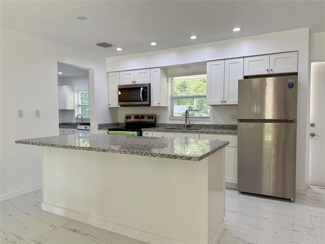 Building Photo - 1617 Birch St