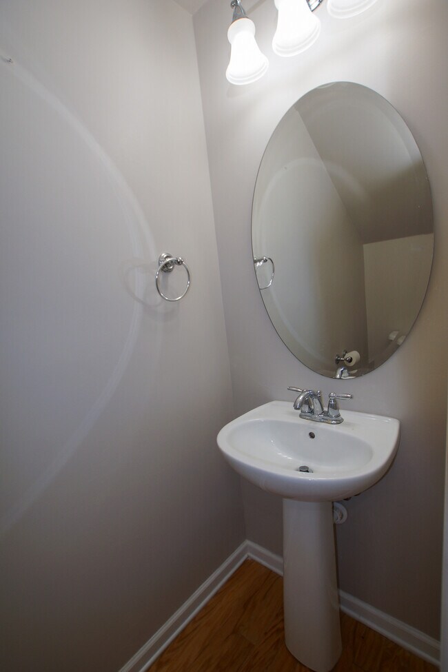 Building Photo - 2105 Corwith Dr
