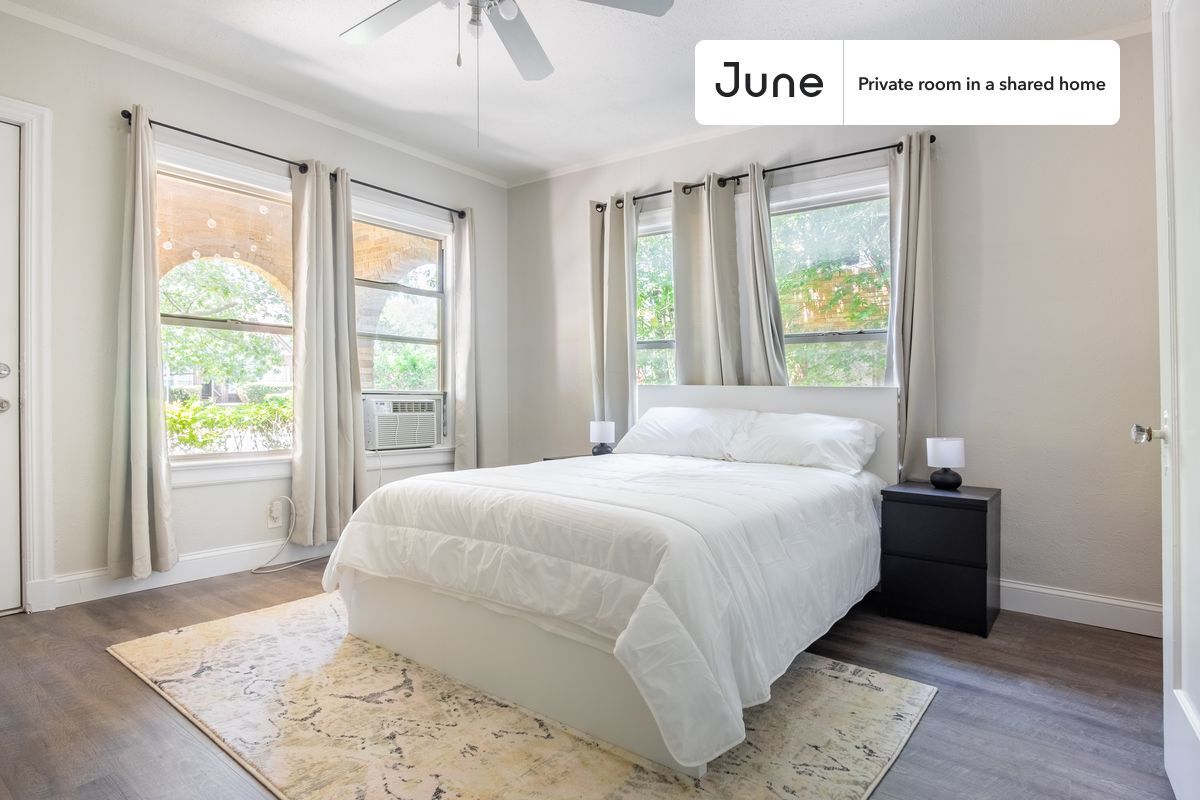 Foto principal - Private bedroom in 4 bed/2 bath Home