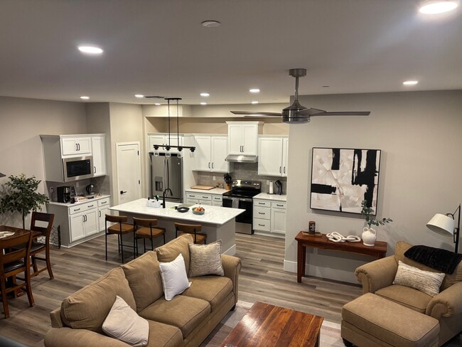 Shared kitchen. All new appliances! - 451 Dowitcher Walk