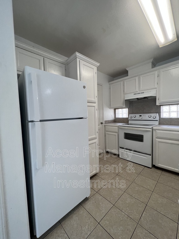 Building Photo - 1004 Fort Hood Ave