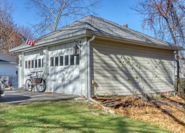 Building Photo - 36 St Joseph Ave