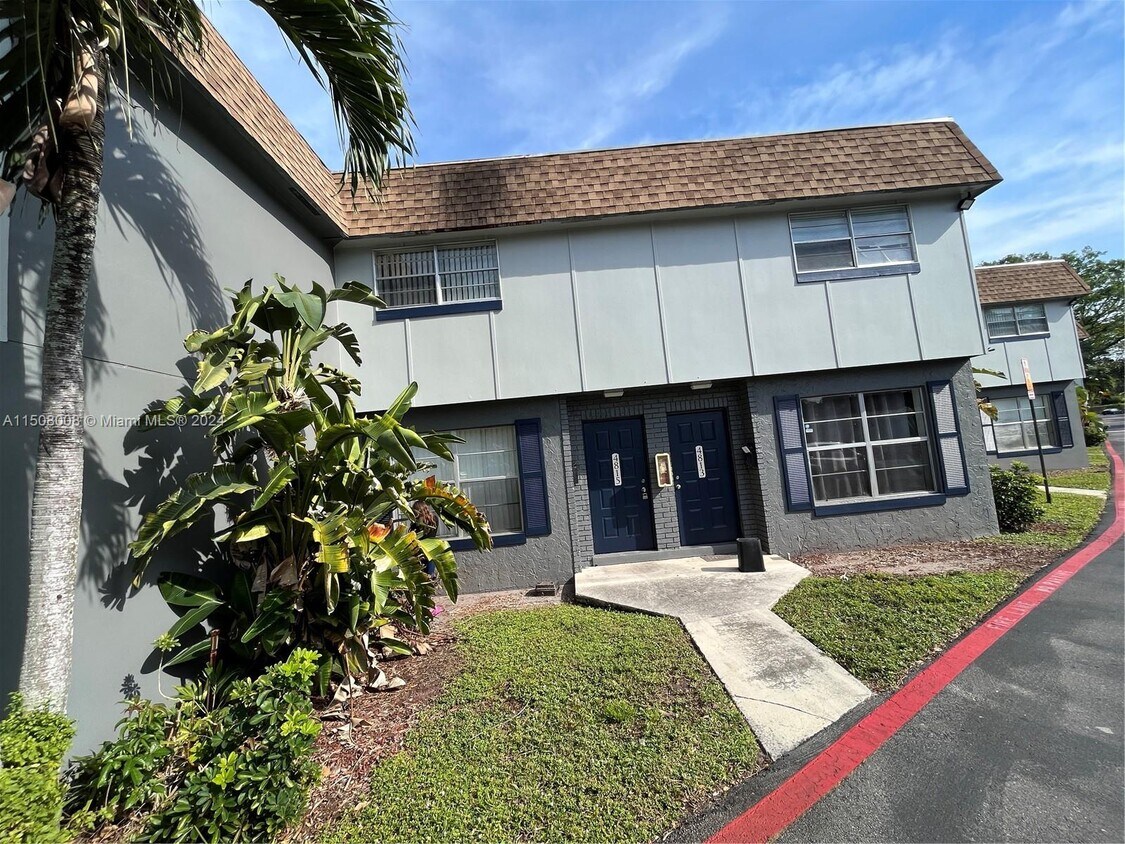 Primary Photo - 4815 NW 9th Dr