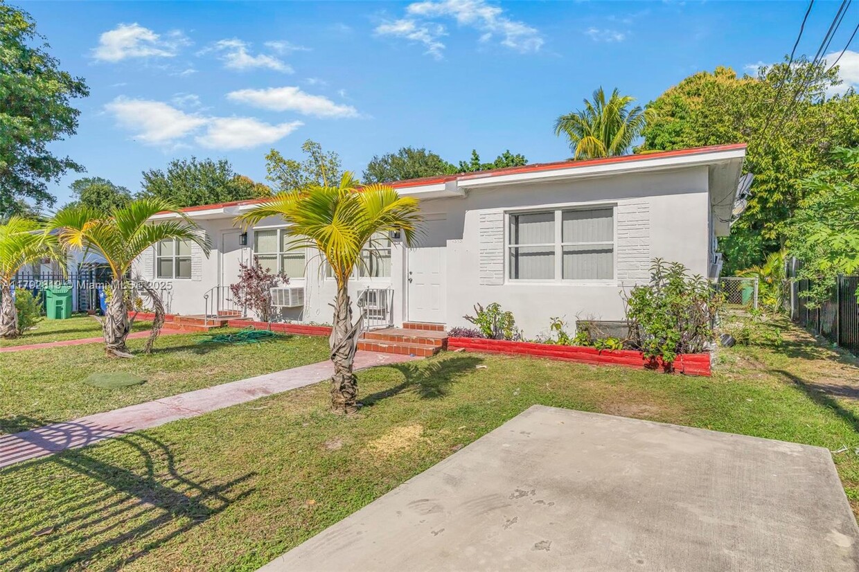 Foto principal - 1315 NE 146th St