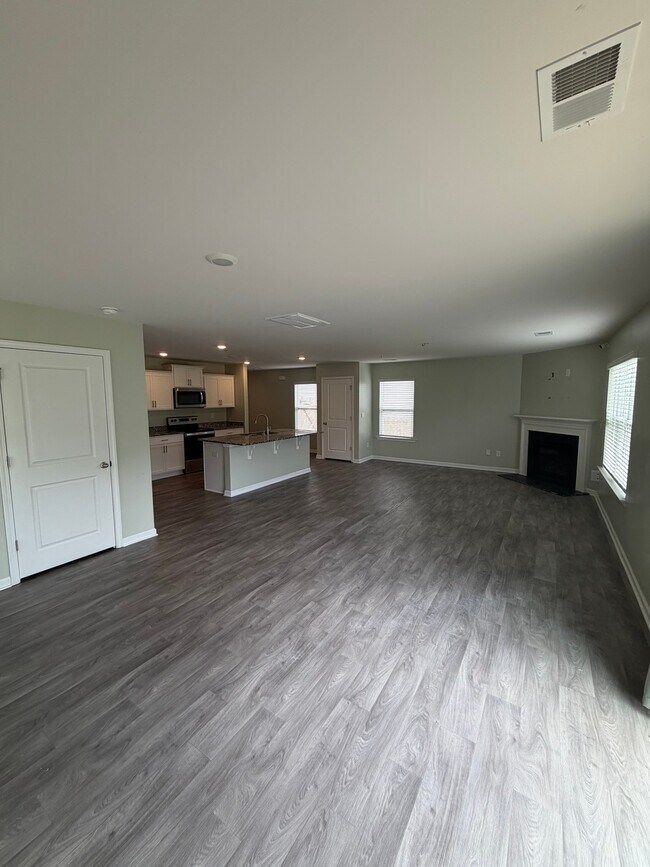 Building Photo - 5033 Pratt Dr
