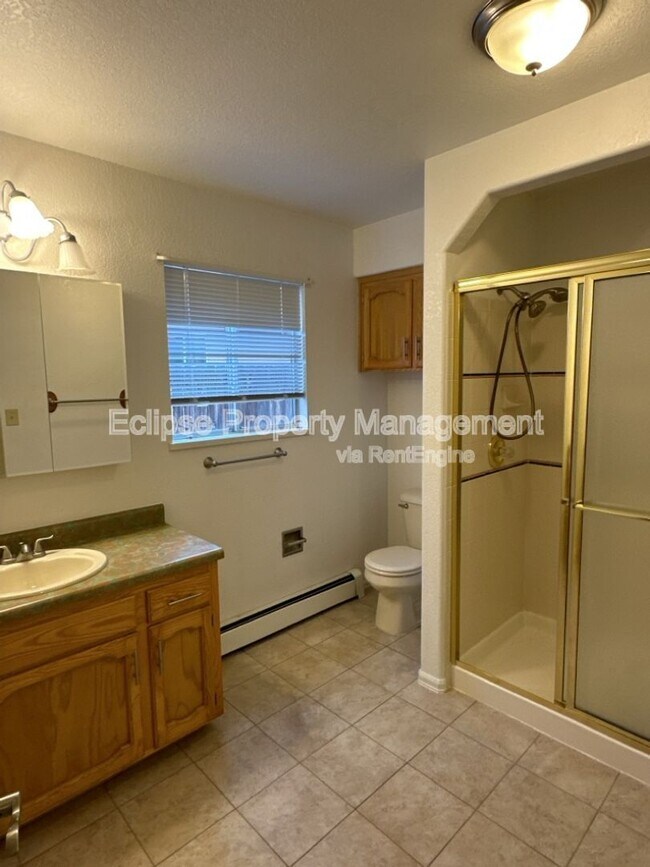 Building Photo - 637 Avalon Ct