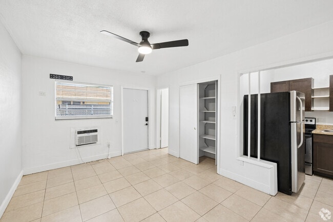 Interior Photo - 5932 Pierce St