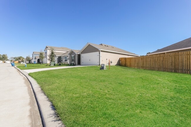 Building Photo - 26627 Ezemily Dr