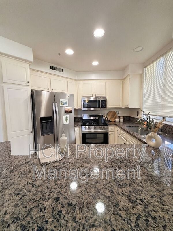 Building Photo - 2741 Dietrich Dr