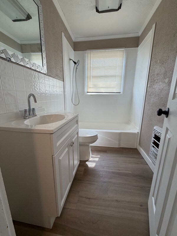 Foto del edificio - 304 W Main St