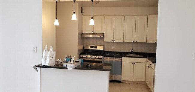Building Photo - 45 River Dr S