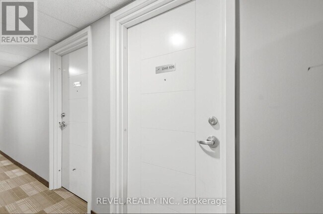 Building Photo - 308 Lester St