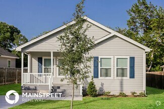 Building Photo - 4330 Fernwood Ave