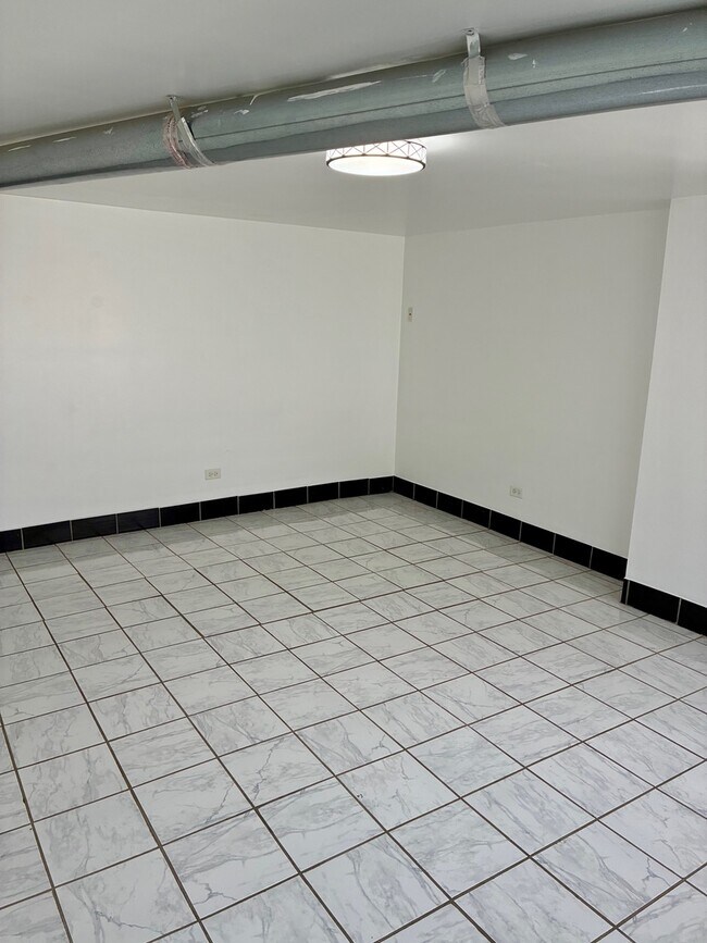 Foto del edificio - 1111 N Leclaire Ave