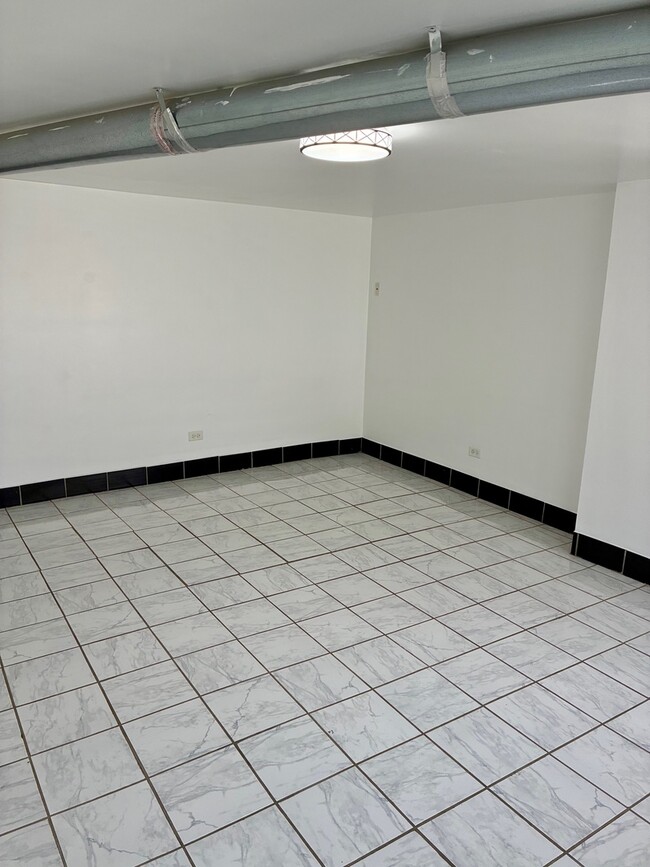 Building Photo - 1111 N Leclaire Ave