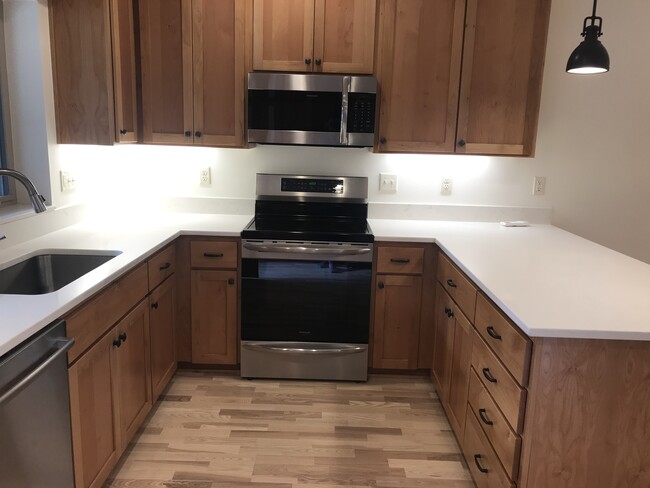 Quartz countertops, induction range, peninsula in kitchen - 5854 NE Mason St