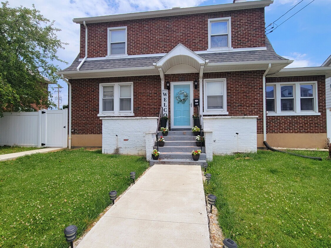 Foto principal - 901 N Wahneta St
