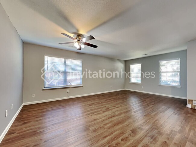 Building Photo - 5004 Meridian Ln