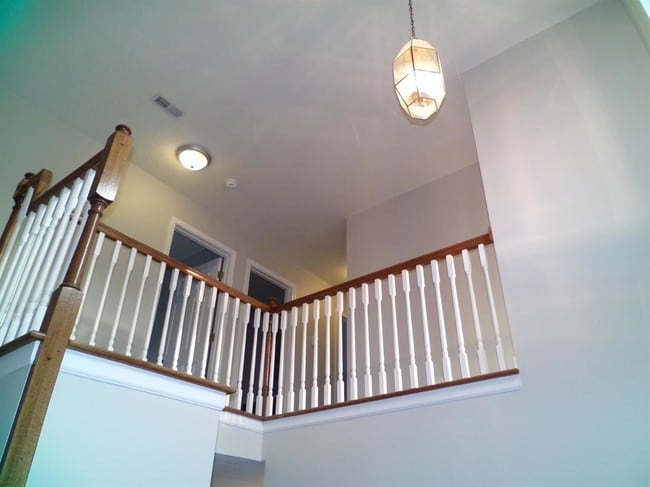 Building Photo - 204 Village Dr