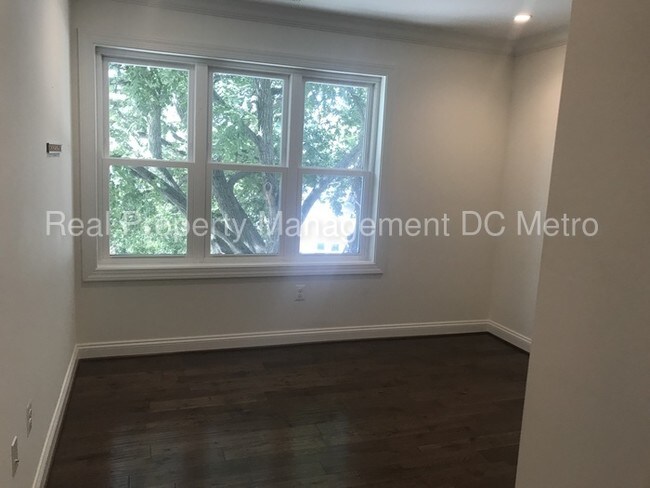 Building Photo - 817 Varnum St NW