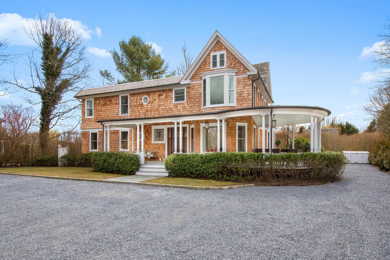 Primary Photo - 2623 Montauk Hwy