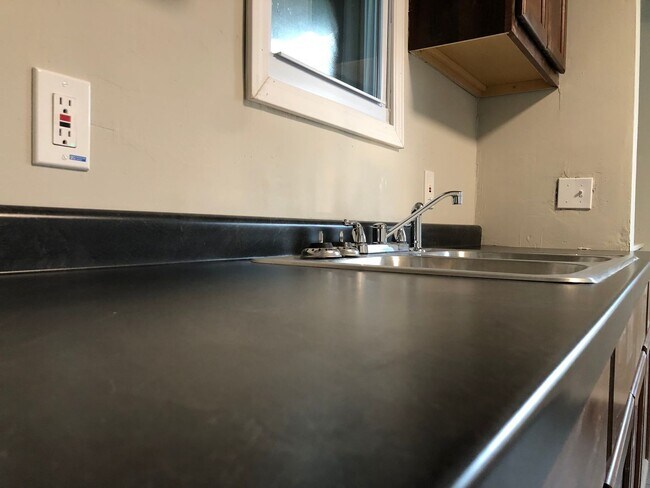 Building Photo - 3 BED 1 BATH SINGLE FAMILY HOME IN THE JEF...