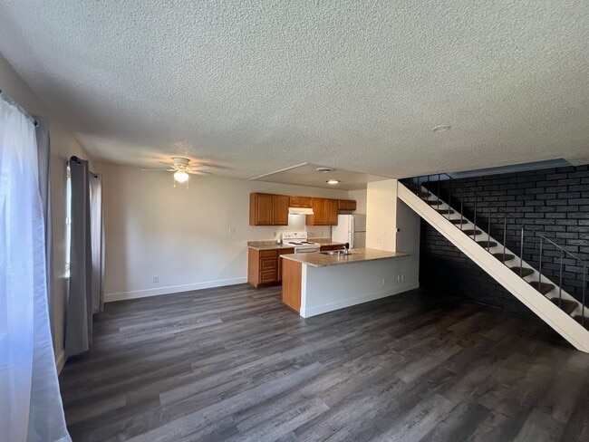 Foto del edificio - 2-bedroom condo near shopping & restaurants!