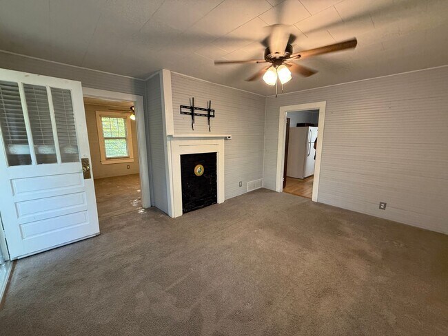 Foto del edificio - 2 Bedrooms, 1 Bathroom - Home in Menlo!