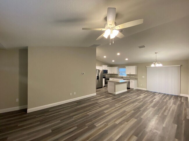 Foto del edificio - Custom Home - Desirable SE Ocala Neighborh...
