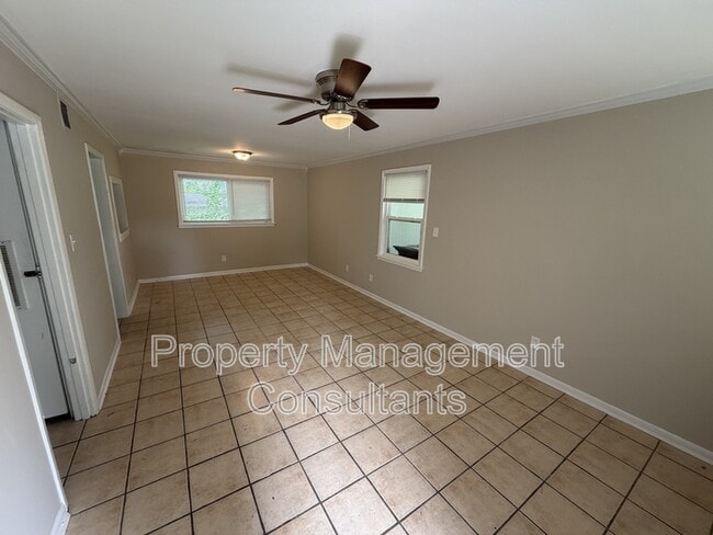 Foto del edificio - 2200 Norwood Dr NW