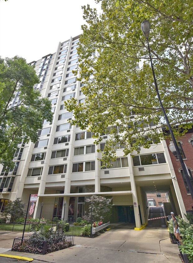 Primary Photo - 1344 N Dearborn St