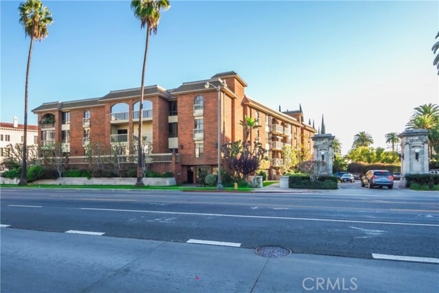 Building Photo - 4444 Wilshire Blvd