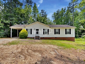 Building Photo - 221 Dogwood Ave