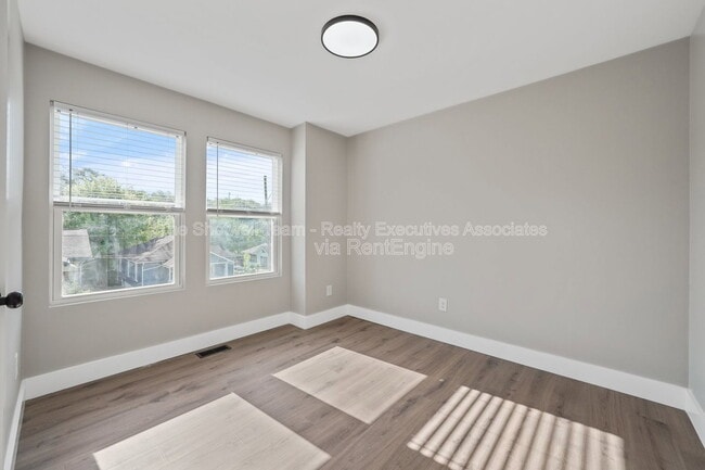 Building Photo - 2711 Tarleton Ave