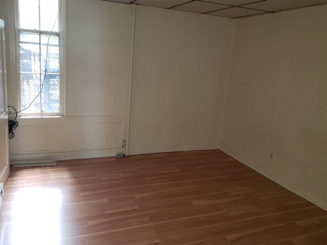Building Photo - 119 W Saratoga St