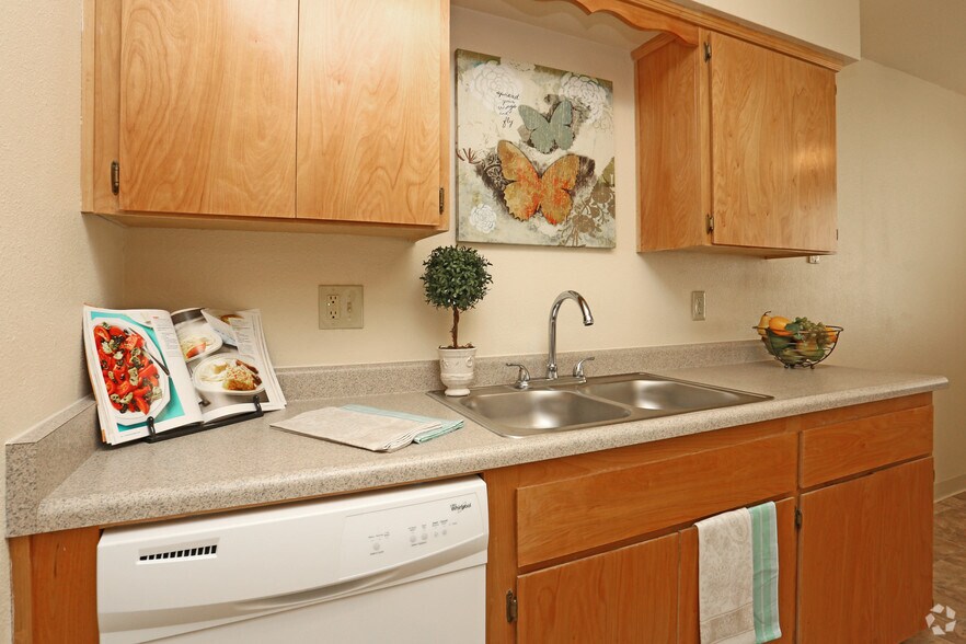 Cedar Apartments Rentals Clovis, CA