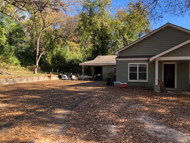 Building Photo - 1529 Jackson Ave E