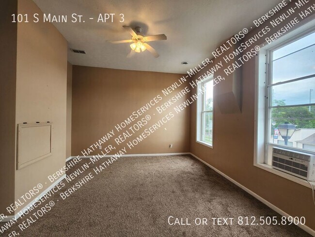 Building Photo - 1 Bedroom Upper Apartment Downtown Clinton