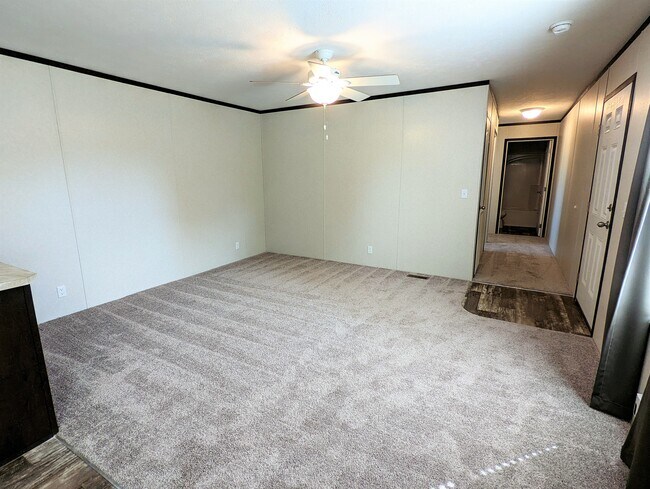 Building Photo - 692 Oregon St