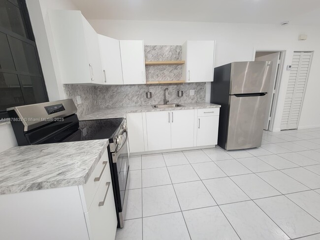 Foto del edificio - 2365 SW 21st Ave
