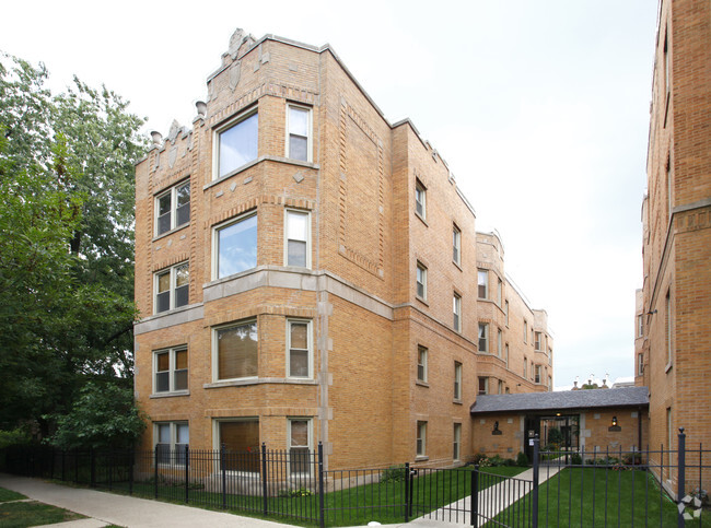 Building Photo - 1669 W Farwell Ave