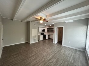 Interior Photo - The Vintage