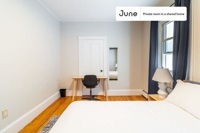 Foto del edificio - Room in Shared 4 bed/1 bath home in Roxbury