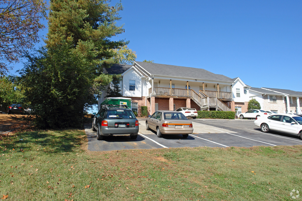 Primary Photo - Lovell Heights Apartments