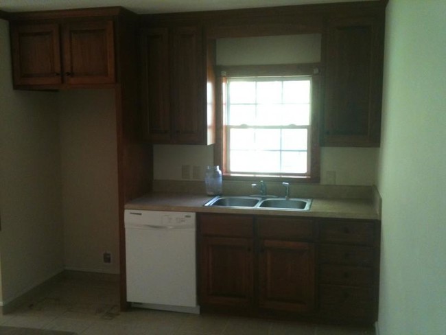 Building Photo - 3078 Oakdale Ave